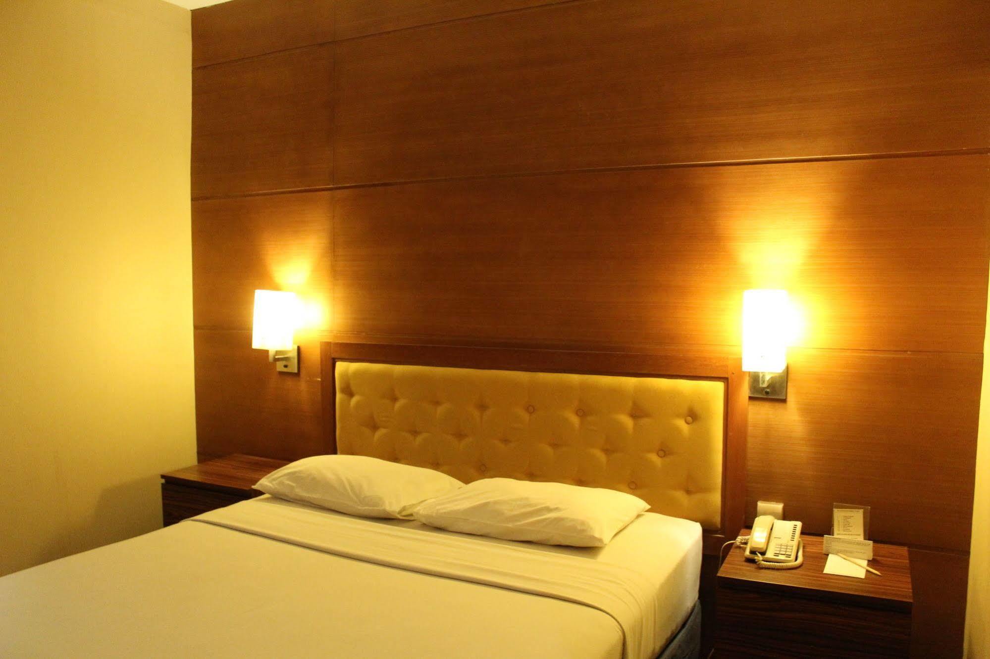 Hotel Mutiara Malioboro Yogyakarta Esterno foto